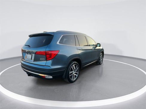 Used 2018 Honda Pilot Touring image 14