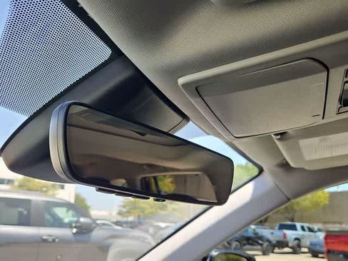 Used 2022 Toyota Highlander XLE FWD image 28