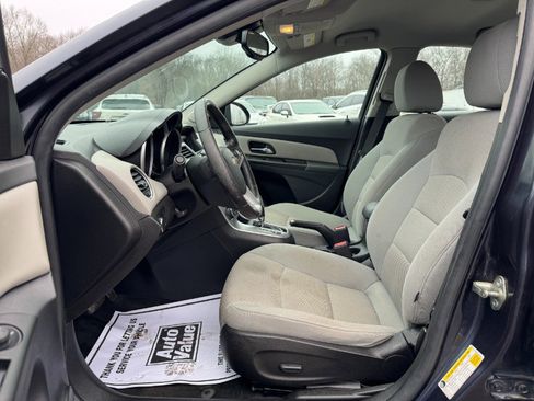 Used 2014 Chevrolet Cruze LT image 15