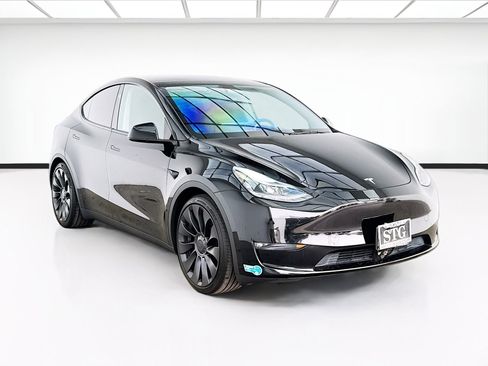 Used 2025 Tesla Model Y Performance image 3