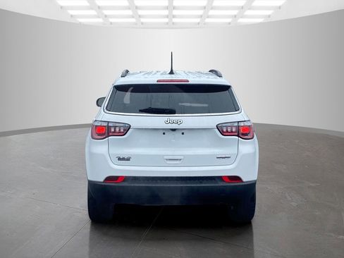 Used 2024 Jeep Compass Latitude image 8