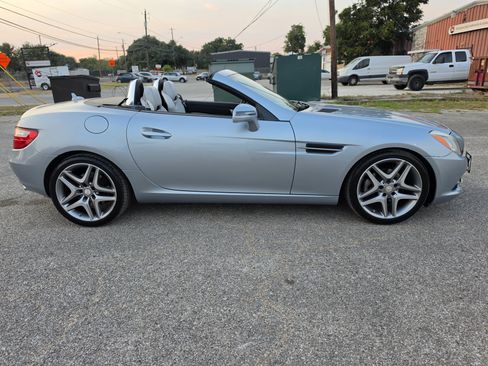 Used 2015 Mercedes-Benz SLK 250 image 33