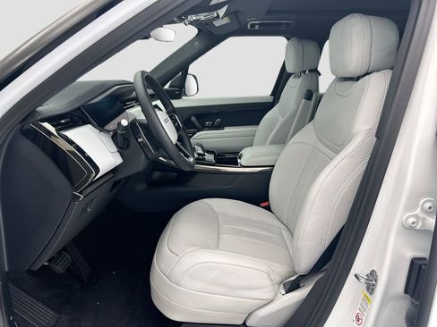 Used 2024 Land Rover Range Rover Sport SE image 18