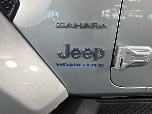 Used 2023 Jeep Wrangler Unlimited Sahara w/ Cold Weather Group AWD/4WD image 10