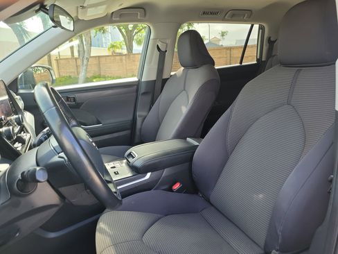 Used 2024 Toyota Highlander LE image 19