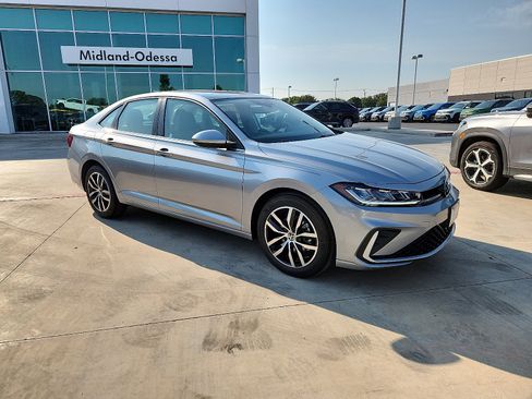 New 2025 Volkswagen Jetta SE image 8