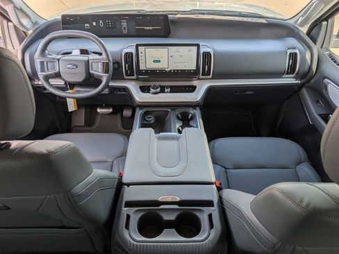 New 2025 Ford Expedition Active image 37