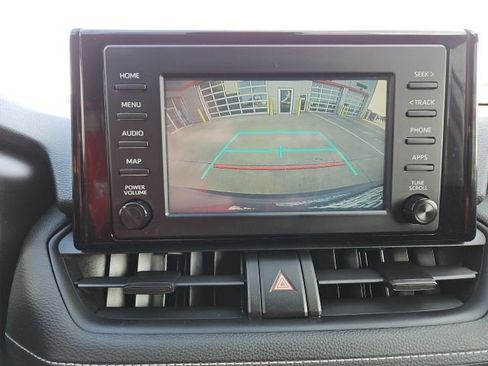 Used 2019 Toyota RAV4 LE image 18