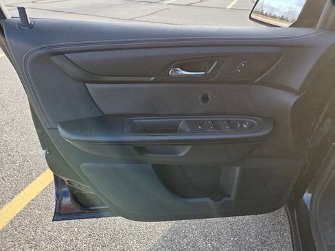 Used 2017 Chevrolet Traverse LT w/ Style and Technology Package image 13