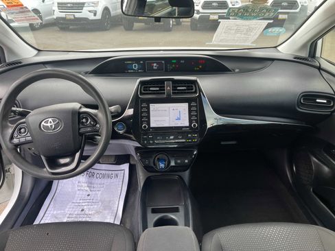 Used 2021 Toyota Prius LE image 13