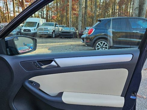 Used 2013 Volkswagen Jetta SE image 32