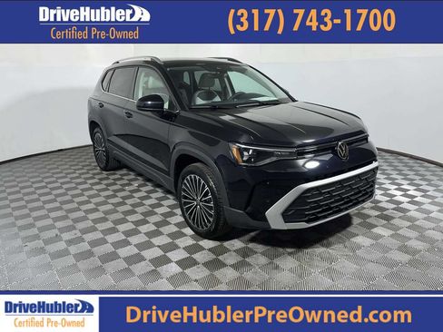 Used 2025 Volkswagen Taos SE FWD image 1