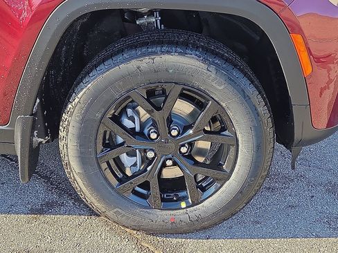 New 2026 Jeep Grand Cherokee Altitude image 7