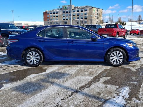 Used 2018 Toyota Camry LE image 7