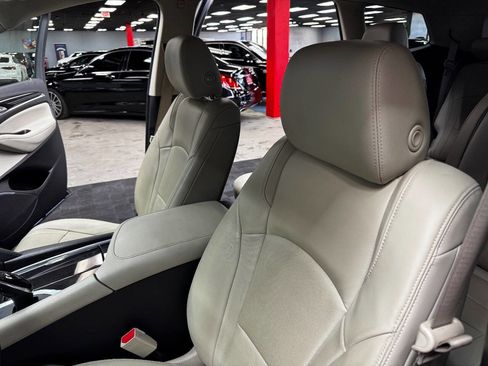 Used 2019 Buick Enclave Essence image 33