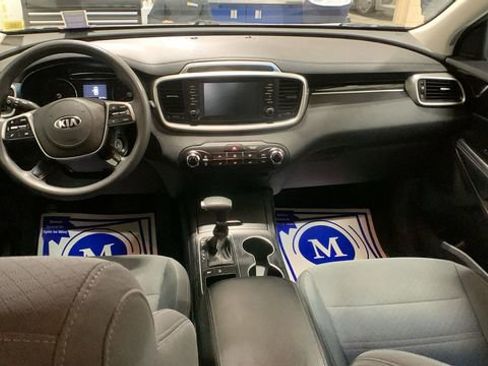 Used 2019 Kia Sorento LX image 12