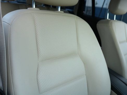 Used 2015 Mercedes-Benz GLK 350 GLK 350 4MATIC AWD 4dr SUV image 24