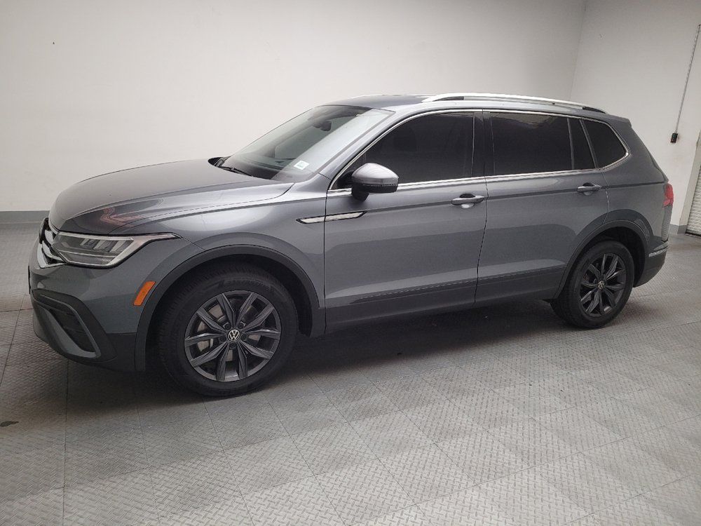 Used 2023 Volkswagen Tiguan SE FWD image 2