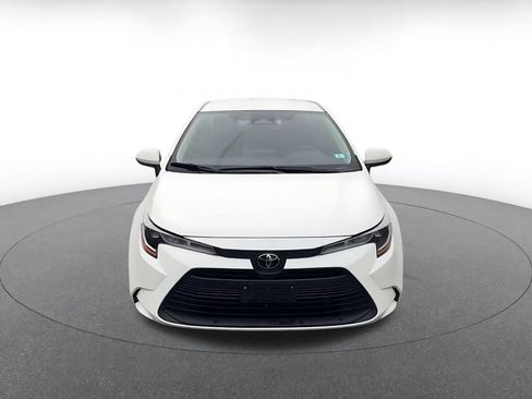 Used 2025 Toyota Corolla LE FWD image 3