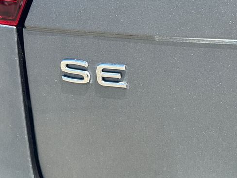 Used 2023 Volkswagen Tiguan SE w/ Panoramic Sunroof Package FWD image 32