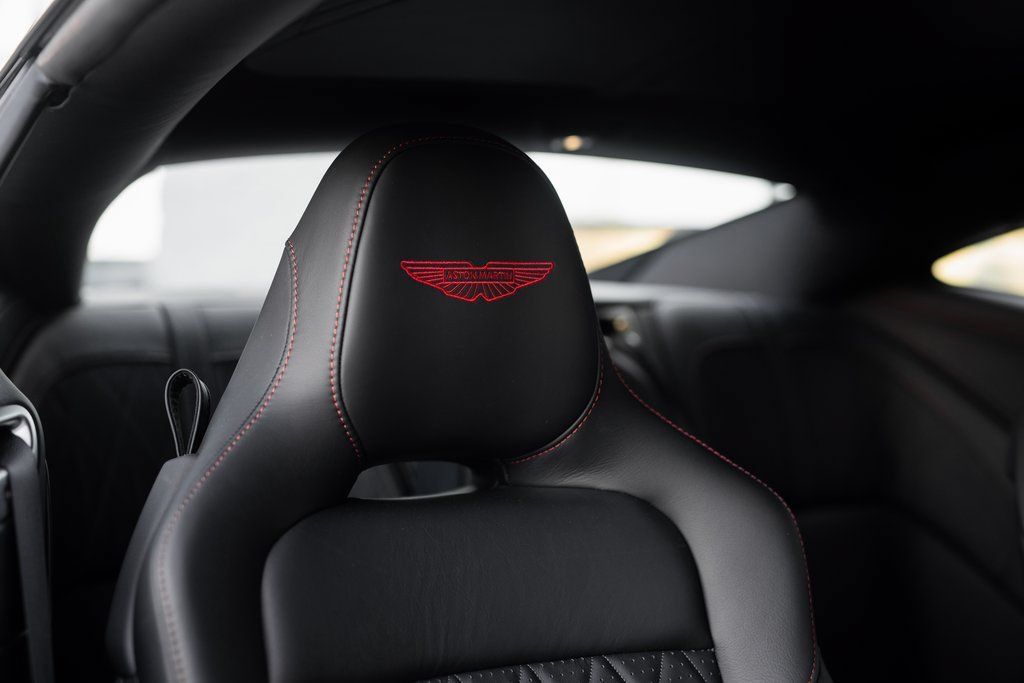 Used 2025 Aston Martin DB12 Coupe RWD image 18