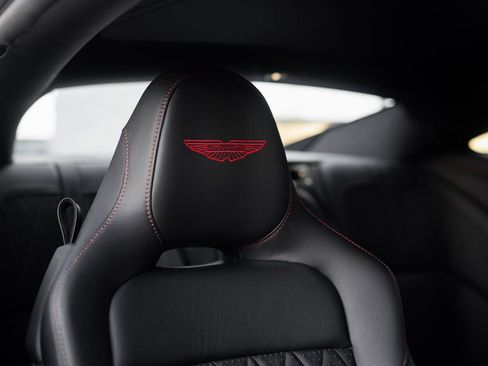 Used 2025 Aston Martin DB12 Coupe RWD image 18