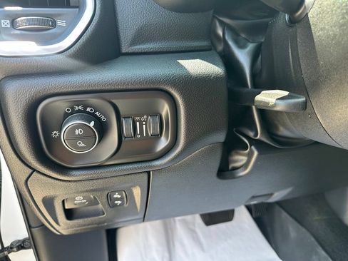 Used 2025 RAM 1500 Laramie AWD/4WD image 13