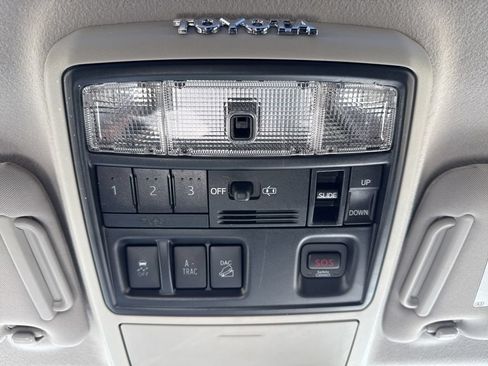 Used 2017 Toyota 4Runner Limited AWD/4WD image 17