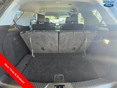 Used 2022 Ford Explorer XLT w/ Equipment Group 202A image 8