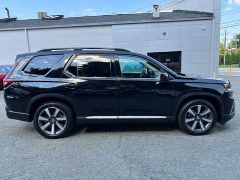 Used 2024 Honda Pilot Touring image 3