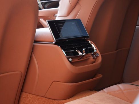 Used 2024 Bentley Flying Spur W12 image 21