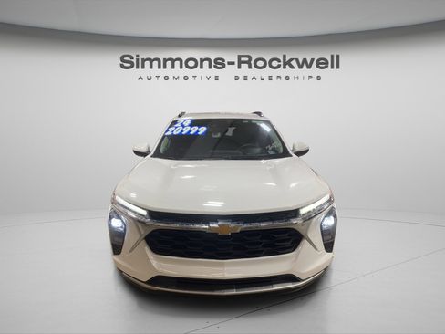 Used 2024 Chevrolet Trax LT FWD image 8
