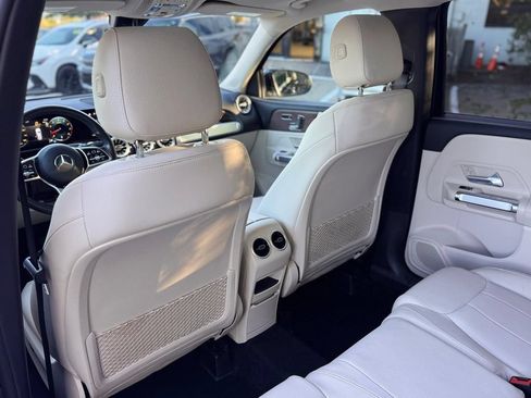Used 2023 Mercedes-Benz GLB 250 4MATIC w/ Premium Package image 21