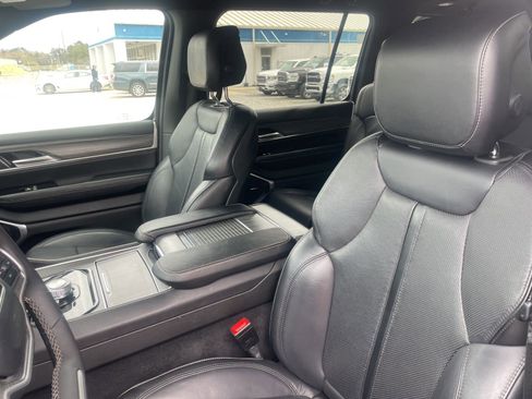 Used 2024 Jeep Wagoneer Series II w/ Flexible Seating Group RWD image 8