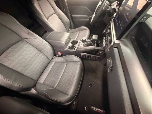 Used 2025 Toyota 4Runner TRD Off-Road Premium AWD/4WD image 21