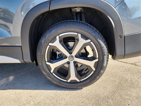 New 2025 Volkswagen Tiguan SE image 26