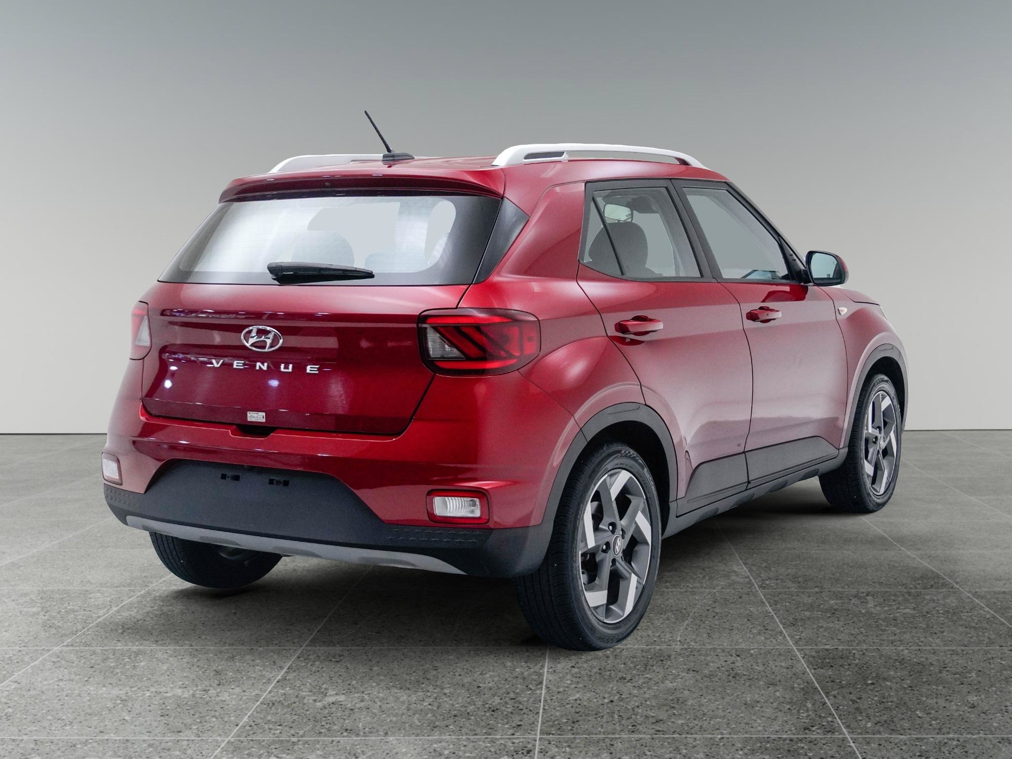 Used 2025 Hyundai Venue SEL FWD image 6