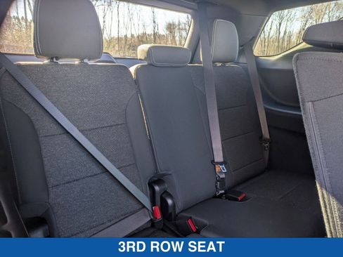 Used 2024 Chevrolet Traverse LS image 38