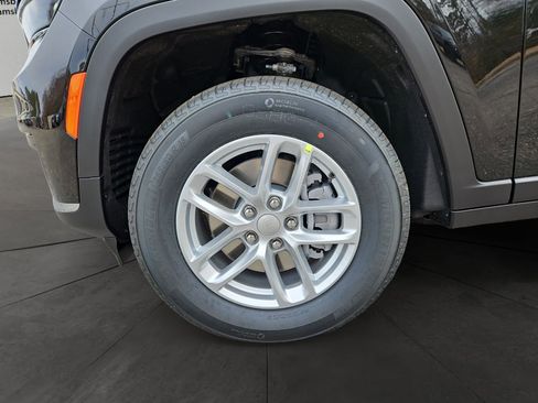 New 2025 Jeep Grand Cherokee L Laredo AWD/4WD image 14