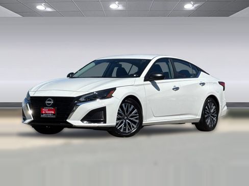 Used 2025 Nissan Altima 2.5 SV image 23