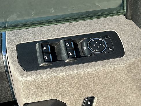 Used 2017 Ford F150 XLT AWD/4WD image 21