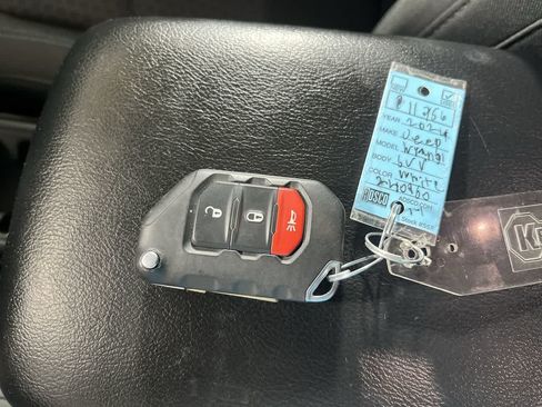 Used 2024 Jeep Wrangler Unlimited Rubicon 4xe AWD/4WD image 24