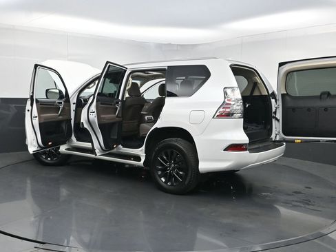Used 2023 Lexus GX 460 Premium w/ Premium Package image 41