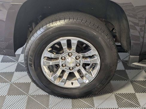 Used 2017 Chevrolet Suburban LT RWD image 11