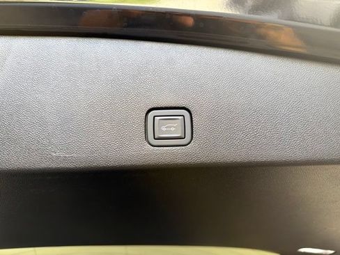 Used 2024 Cadillac XT6 Premium Luxury w/ LPO, Floor Liner Package FWD image 21