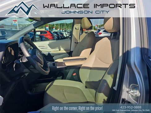 Used 2021 Toyota Sienna XLE image 9