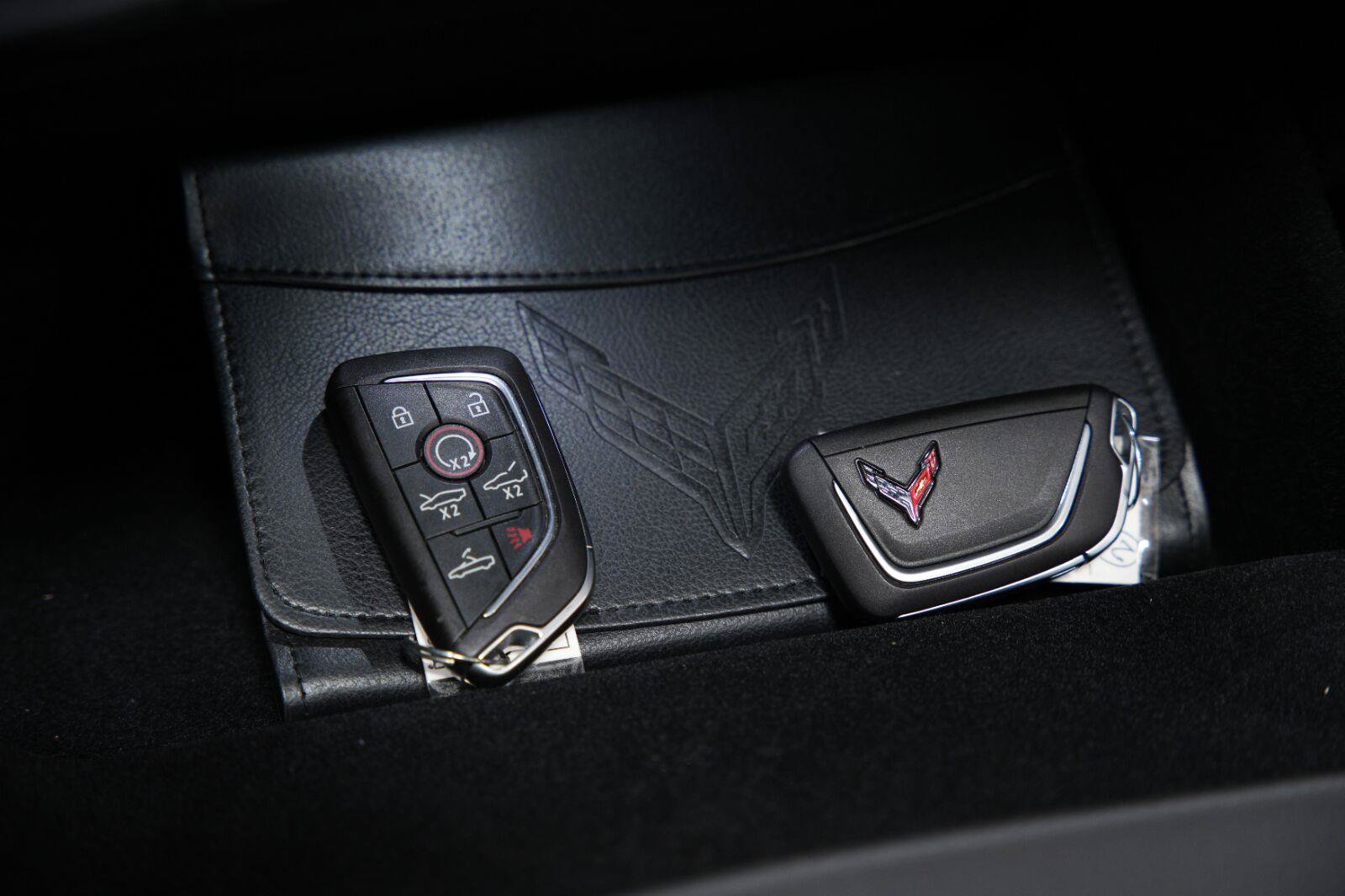 Used 2025 Chevrolet Corvette E-Ray w/ Stealth Interior Trim Package AWD/4WD image 33