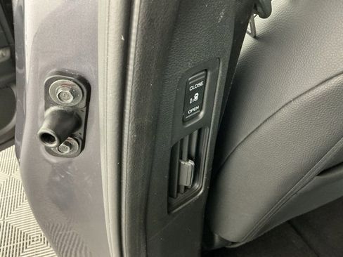 Used 2023 Honda Odyssey Touring image 9