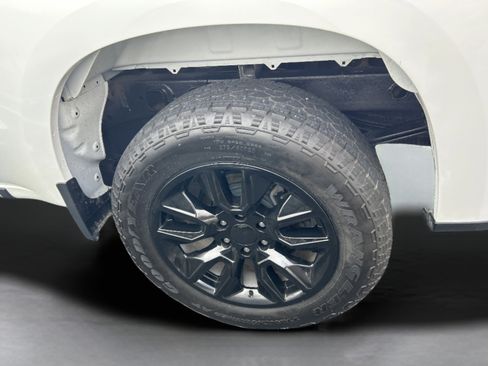 Used 2022 Chevrolet Silverado 1500 Custom image 10