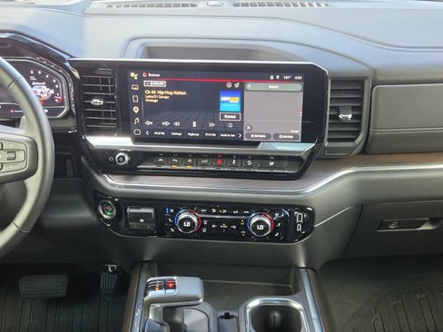 Used 2024 GMC Sierra 1500 SLT AWD/4WD image 19